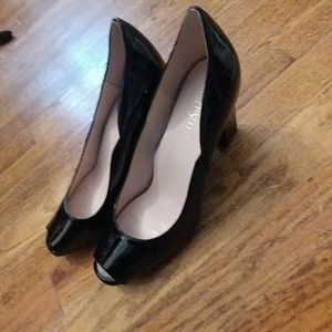 Taryn Rose Fierce Blk Patent Leather Pumps